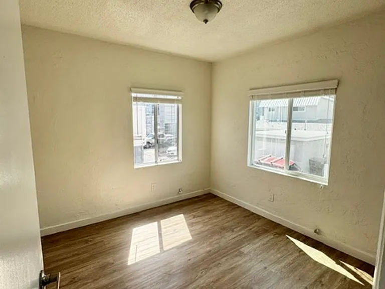 1090 Bangor Ln — Photo 9