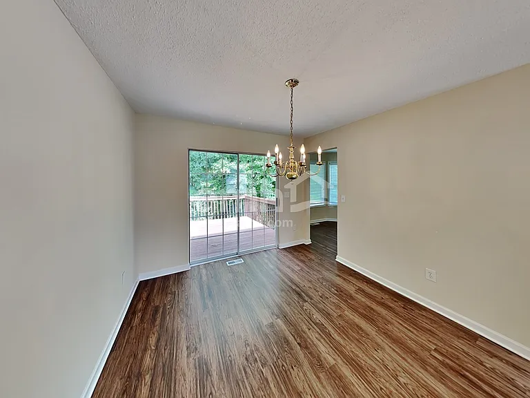 5745 Newnan Cir — Photo 5