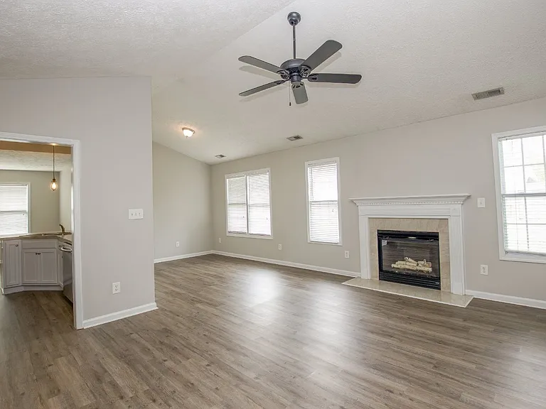 196 Lochwood Dr — Photo 7