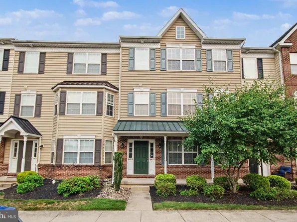 2075 Morgan Hill Dr #M30, Pennsburg, PA 18073