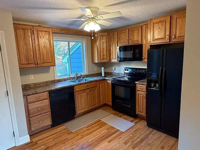 25 Apple Ln #B — Photo 3
