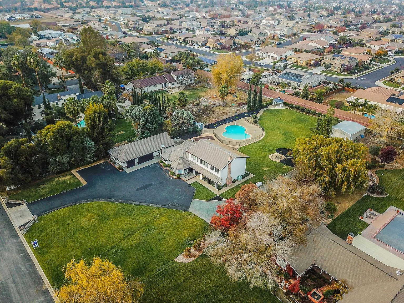 945 Randy Way photo 1