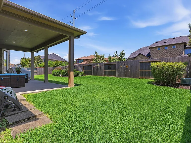 18800 N Bee Cave Springs Cir — Photo 36