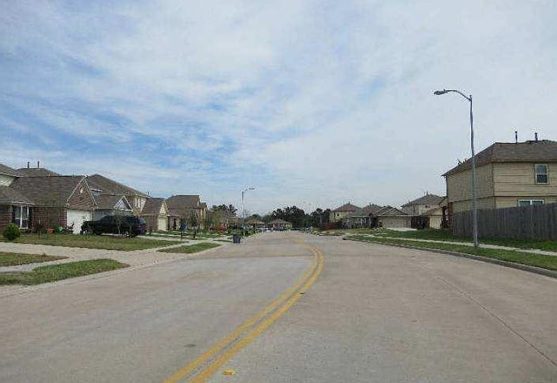 2nd image of 19018 W Hardy Rd