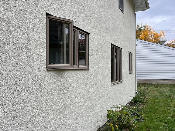 3rd image of 709 16th Ave N