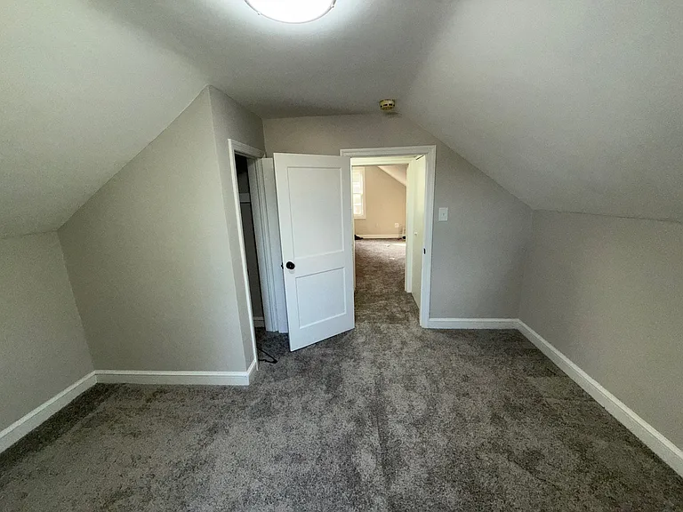 7520 Burgess Ln — Photo 10