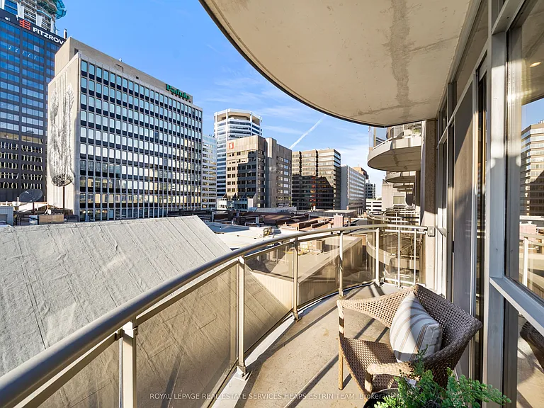 1430 Yonge St #509 — Photo 28
