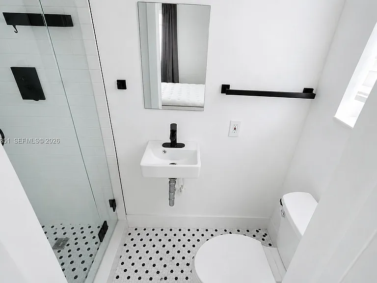 815 W 39th St #3 — Photo 9