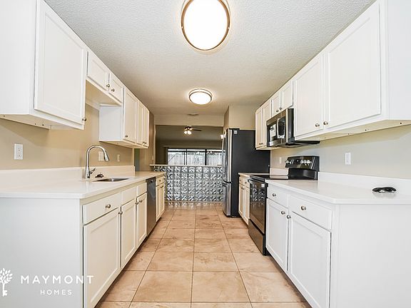 5th image of 468 Holbrook Ct