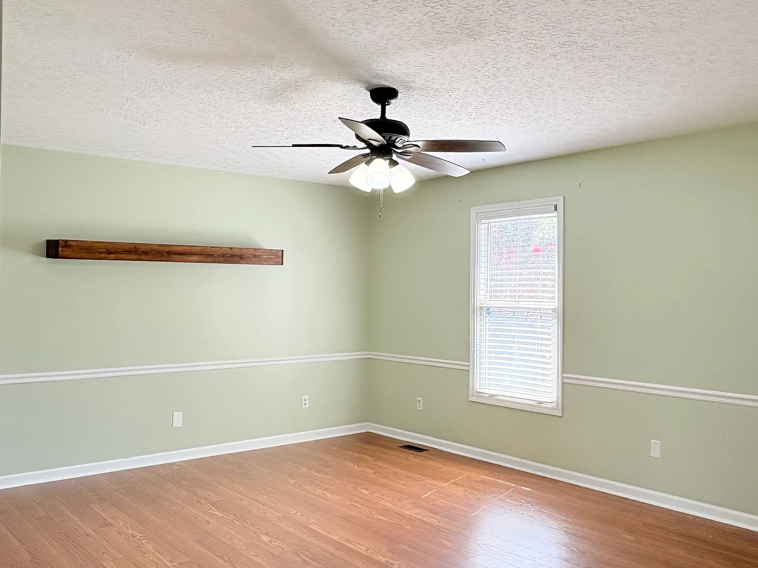 3 bed, 1176 sqft, $1,795 — Photo 3