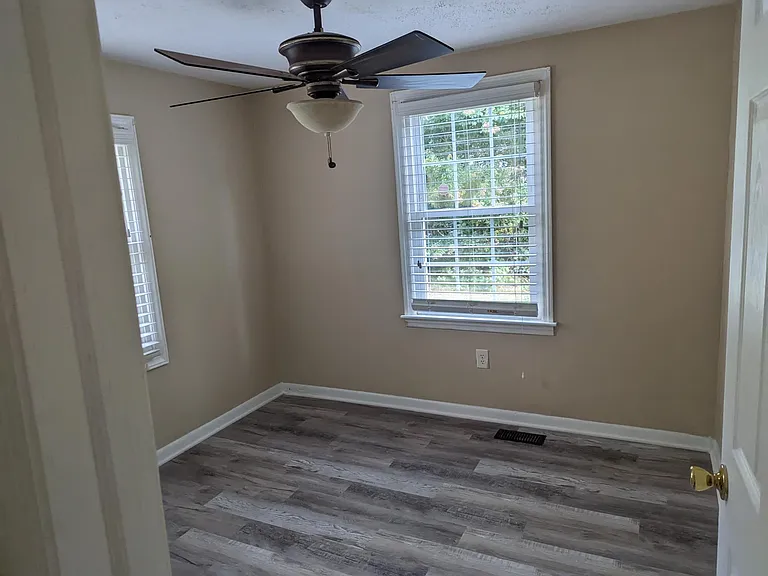203 Griffin St — Photo 9