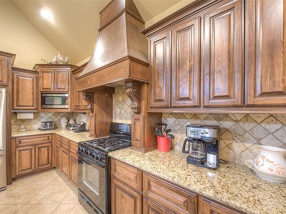 5th image of 115 Parkway Oaks Dr