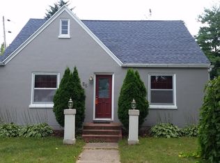 86 16th St, Clintonville, WI 54929