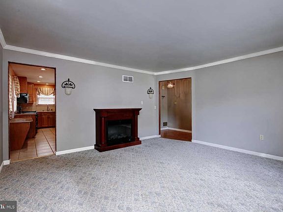 3rd image of 732 W Birchtree Ln