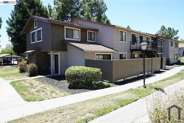 272 Galano Plz — Photo 34