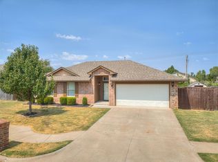 11905 SW 8th St, Yukon, OK 73099