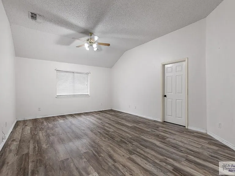 2784 Woodside — Photo 21