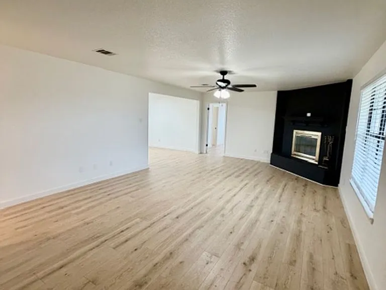 689 Birdie Ln — Photo 4
