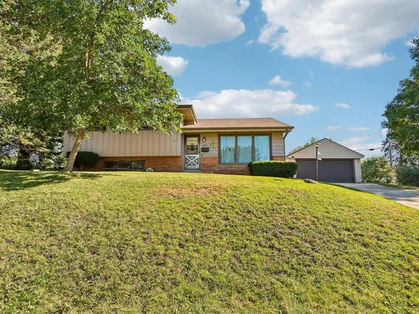 1229 Ed-Mar CIRCLE, Waukesha, WI 53188