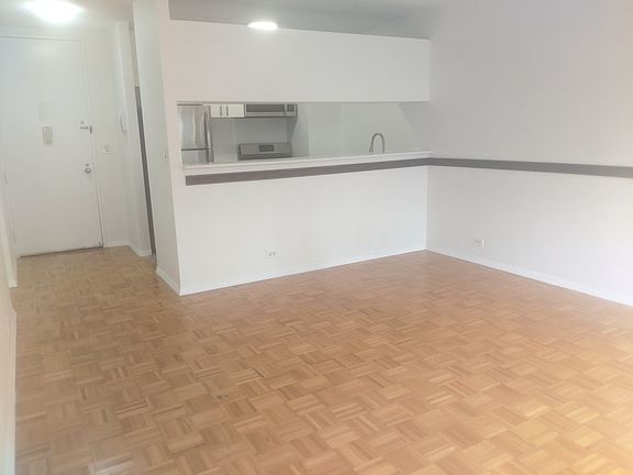 3rd image of 235 E 40th St APT 20E