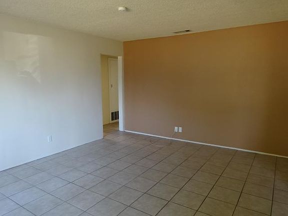 5th image of 40621 Whittier Ave