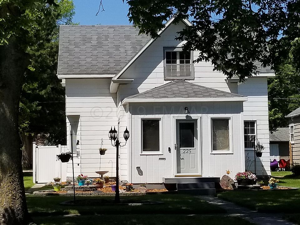 1st image of 225 9th St N