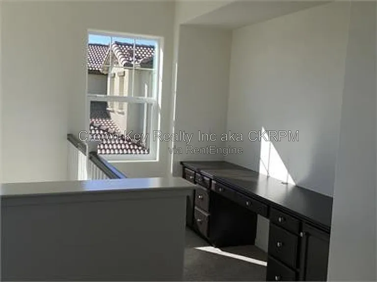 3831 Comstock Pl — Photo 5