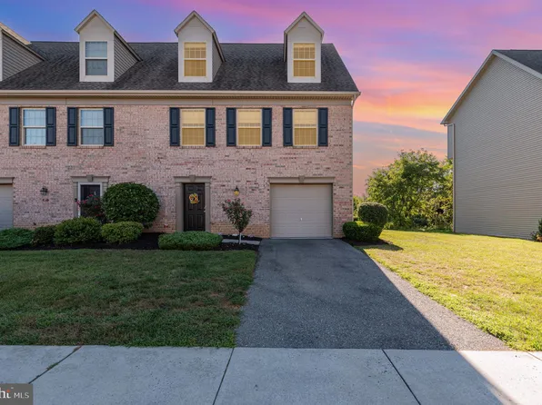 29 Brook Side Dr, Carlisle, PA 17013