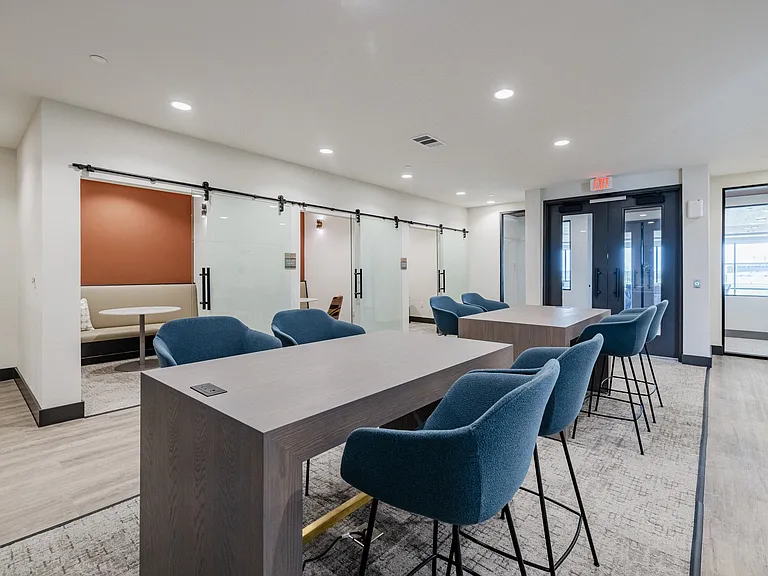 Del Via Apartments — Photo 21