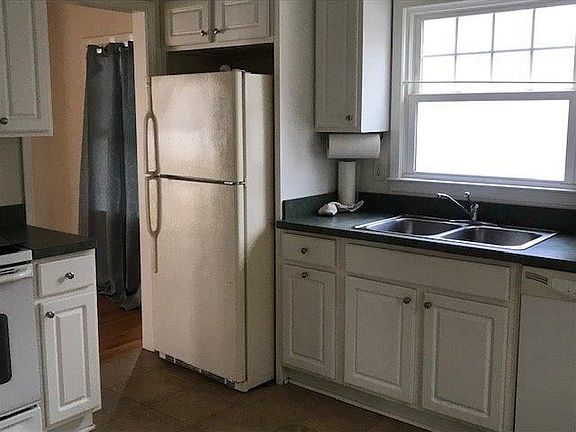 4th image of 306 Highlake Ave