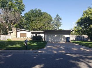 12 Countryside Dr, Hutchinson, KS 67502