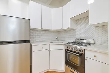 225 East 10th Street, #1G