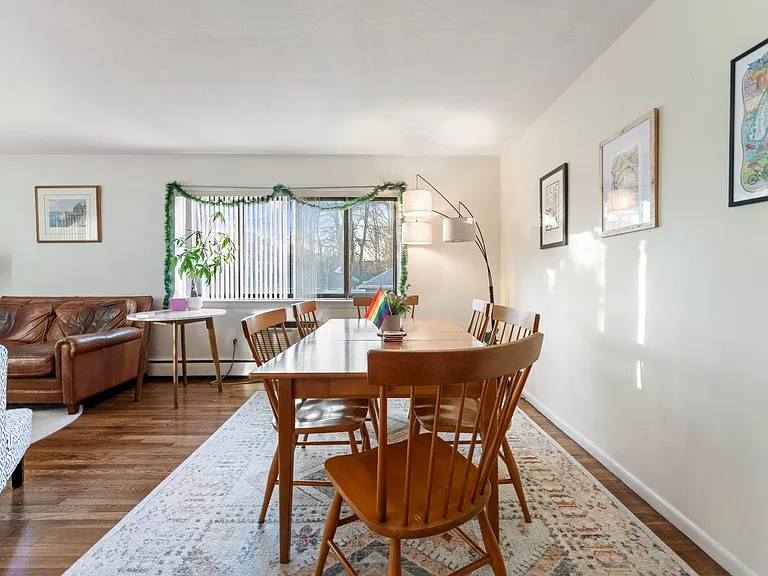 425 S Huntington Ave #16 — Photo 3