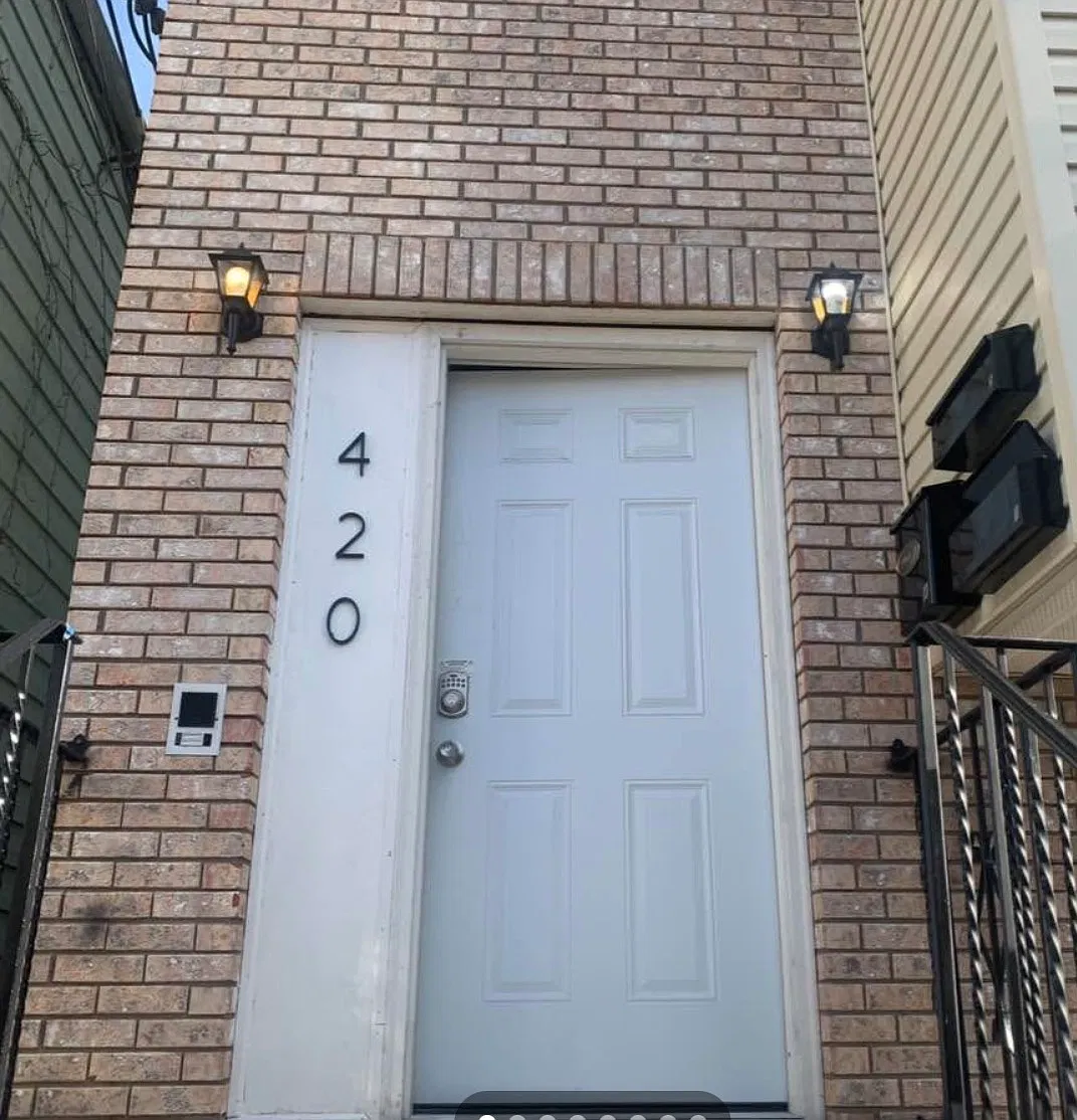 3 bed, 1100 sqft, $2,200 — Photo 1