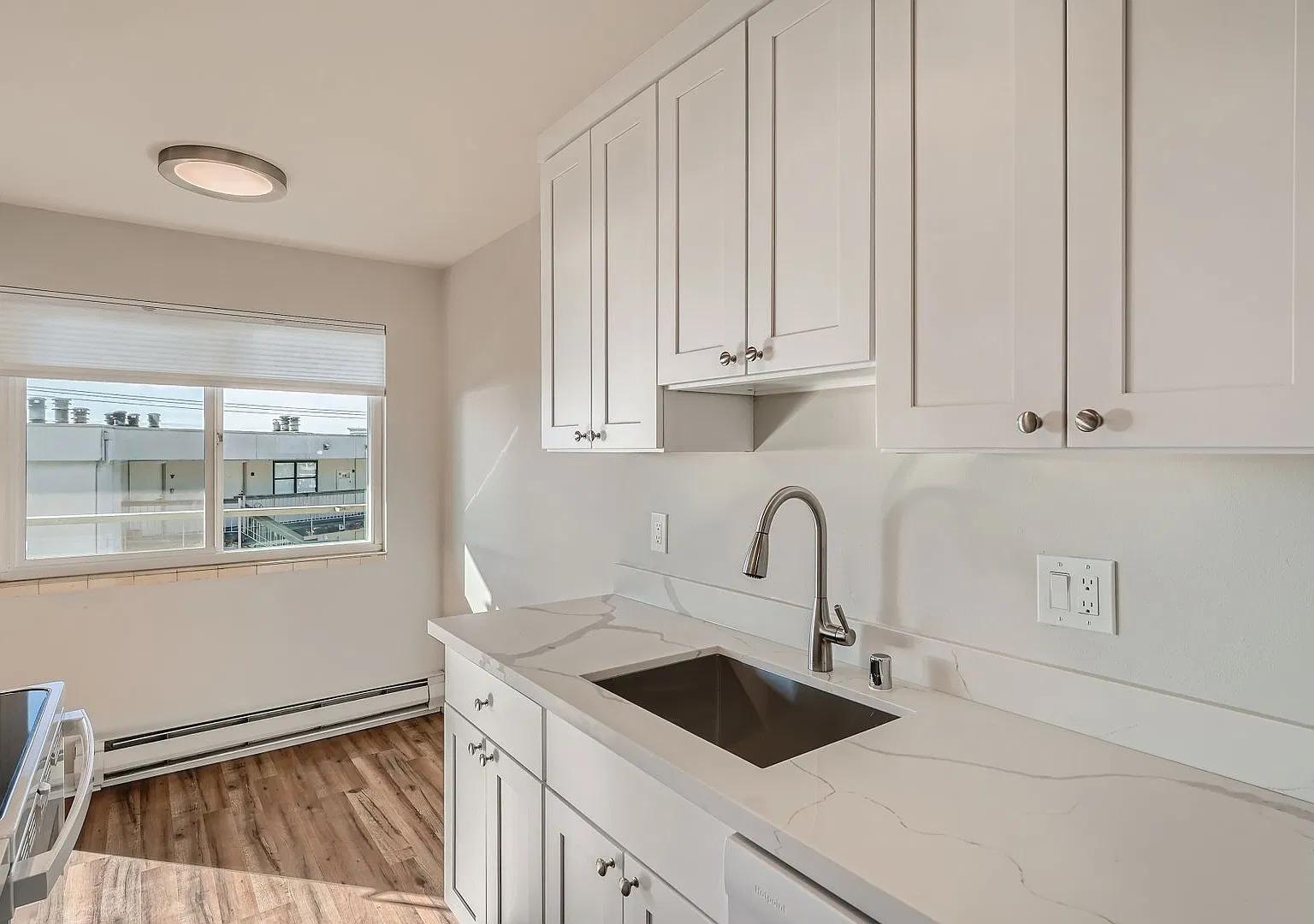 Four Seasons Apartments — Photo 2