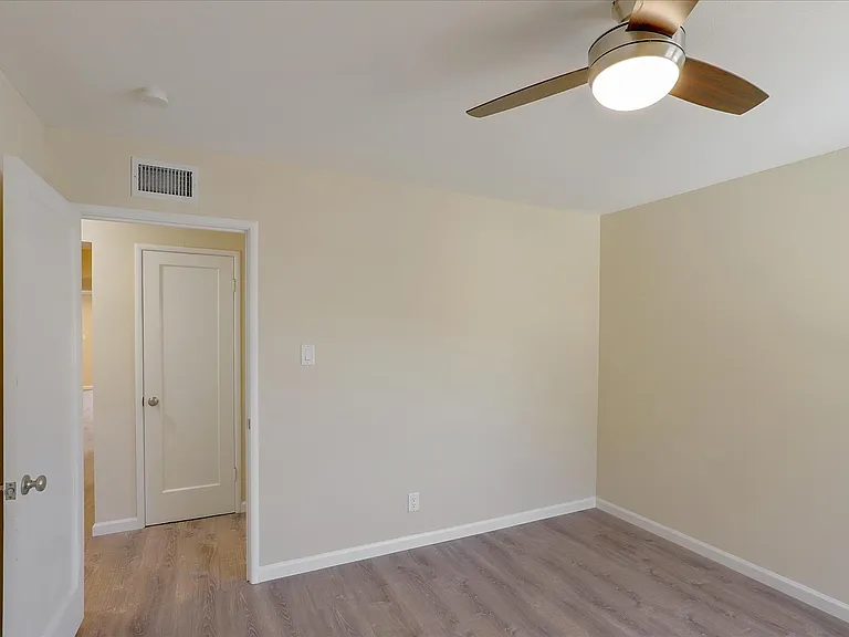 556 Anita Ln — Photo 17