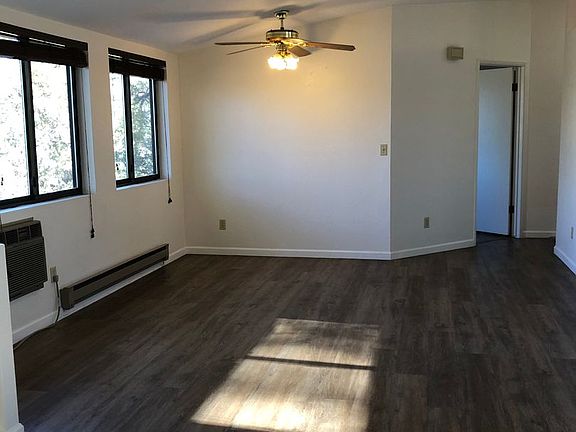 2nd image of 440 Joseph St Unit 2