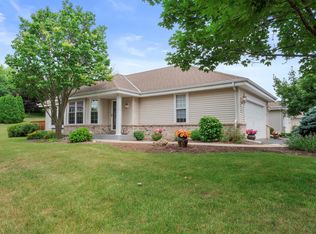 W140N9693 Knollcrest Cir, Germantown, WI 53022