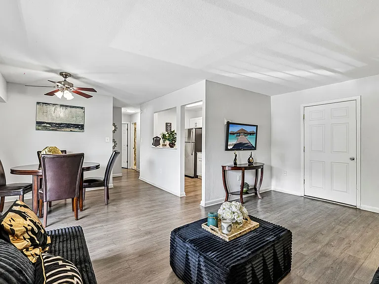 North Hills Apartments — Photo 18