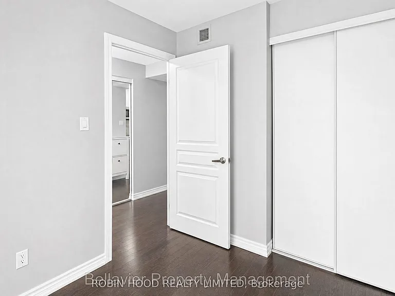 323 Richmond St E #807 — Photo 17