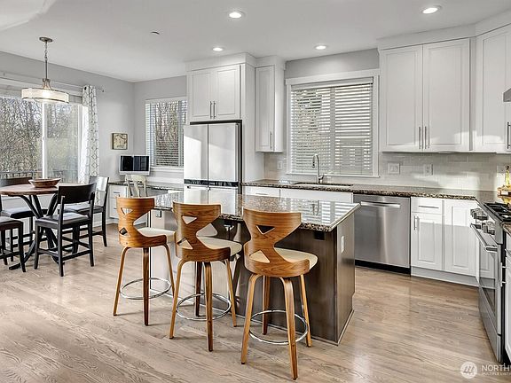 5th image of 2109 Kennewick Place NE