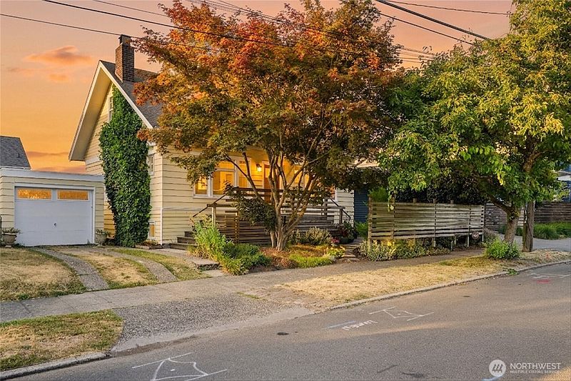 2nd image of 360 Howe Street