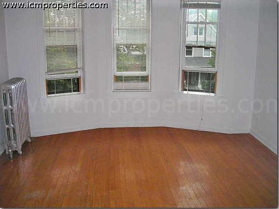 2nd image of 4602 N Winchester Ave #3U