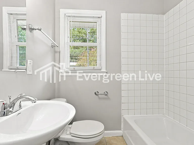 823 Williams St — Photo 6