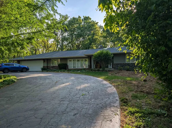 11868 Warblers Way, Roscoe, IL 61073