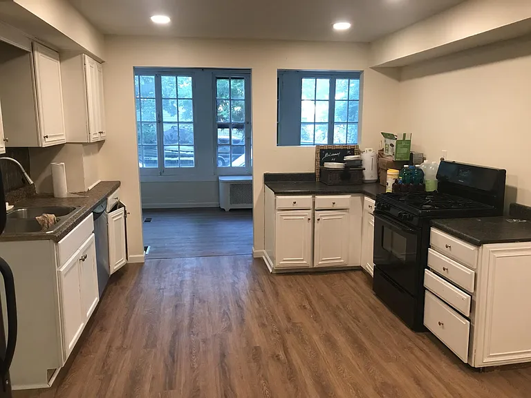 10821 Main St #3 — Photo 1