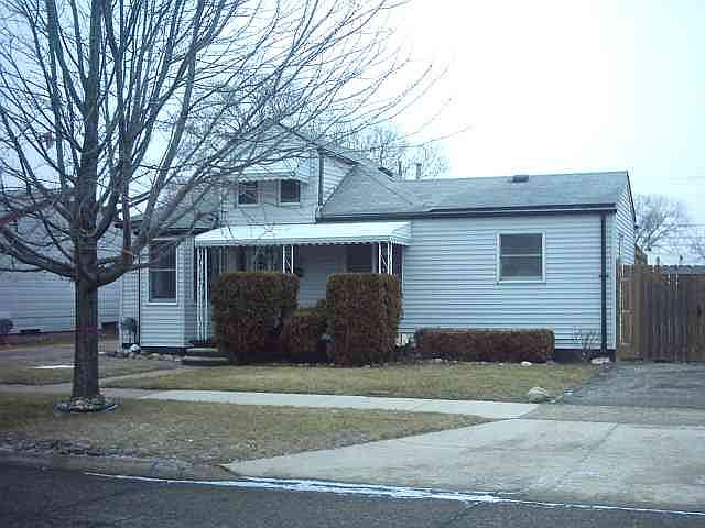 1st image of 25410 Lawn St