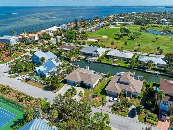 604 N Point Dr, Holmes Beach, FL 34217