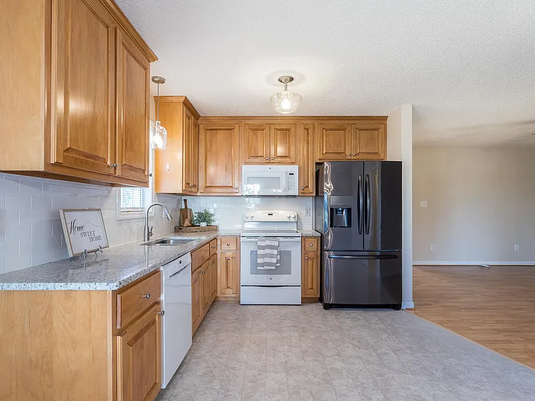 60 Blairwood Dr — Photo 17