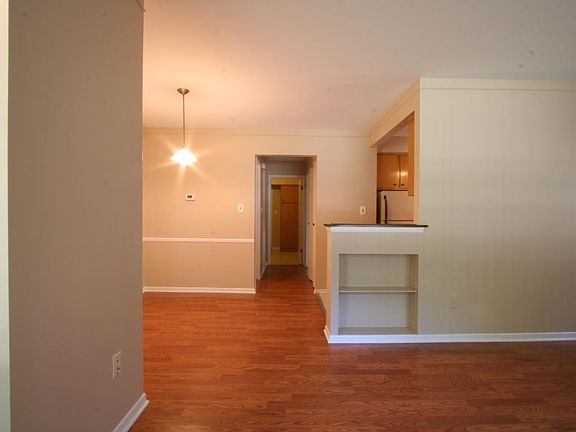 5th image of 254 Lincoln Ave Floor 1